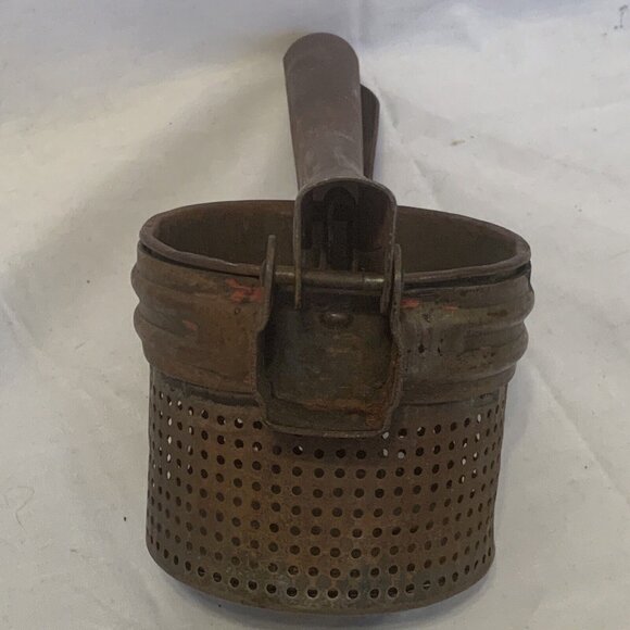 Fruit Juicer, Potato Ricer, Masher, Apple Press Antique Vintage Hand Held - Picture 6 of 7